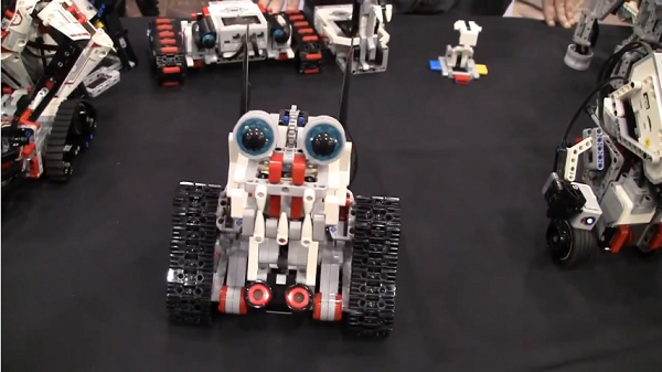 CES 2013: Control Lego's new robots with your iOS device 1 lego robot