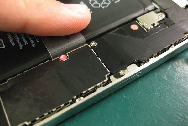 Apple to pay $53 million for breaching iPhone and iPod touch warranties iPhone-water-Sensor-dot