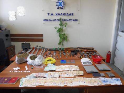 Huge network was distributing drugs via Facebook! Simultaneous police operations with many arrests - VIDEO 1 ring operation