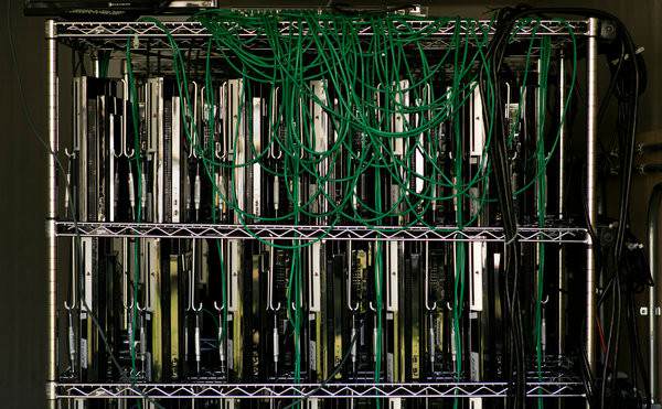 He built a supercomputer by connecting 192 Playstations! 2 PC
