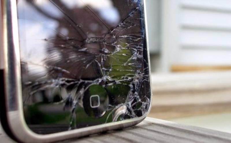 Πώς να επισκευάσετε το σπασμένο σας iPhone ή Samsung από το... σπίτι 1 broken_iphone Samsung