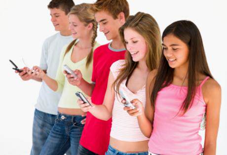 Μελέτη: Η χρήση των smartphones προκαλεί εθισμό Μελέτη: Η χρήση των smartphones προκαλεί εθισμό smartphones