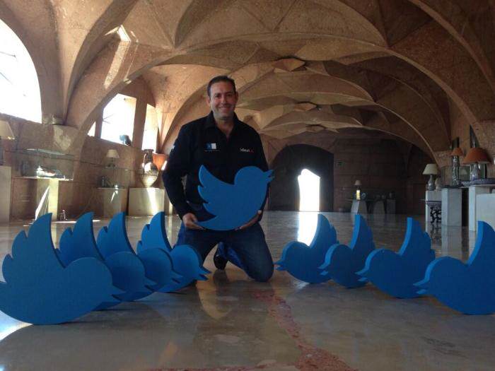 Στην πόλη του Twitter όλα λύνονται με ένα tweet! Twitter city twitter