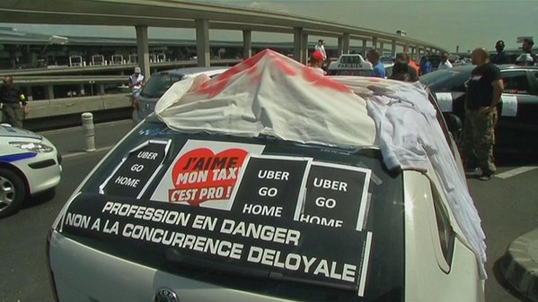 And it's France's turn: Taxi drivers protest against Uber! 9 CZmQJ3FW0AAgvya