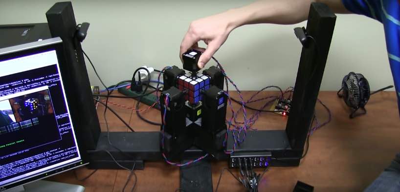 Robot λύνει τον Κύβο του Rubik σε λιγότερο από 2 Sec! Εντυπωσιακό!