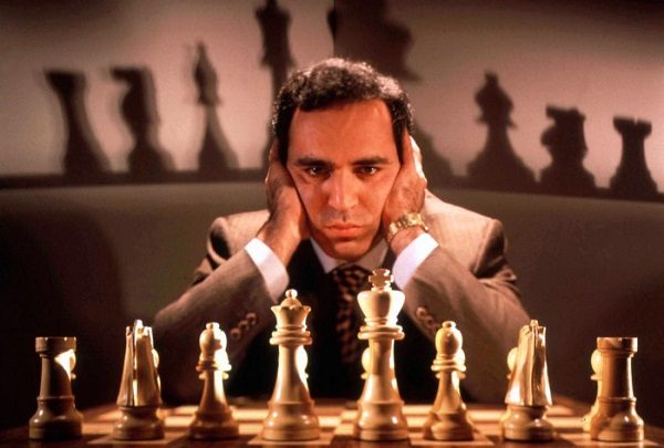 Man VS Machine|20 χρόνια από τη νίκη του Kasparov έναντι του Deep Blue 1 Chess champion Gary Kasparov contemplating board, training for his May rematch w. smarter version of Deep Blue, IBM computer that spooked him last yr. (Photo by Ted Thai/The LIFE Picture Collection/Getty Images)
