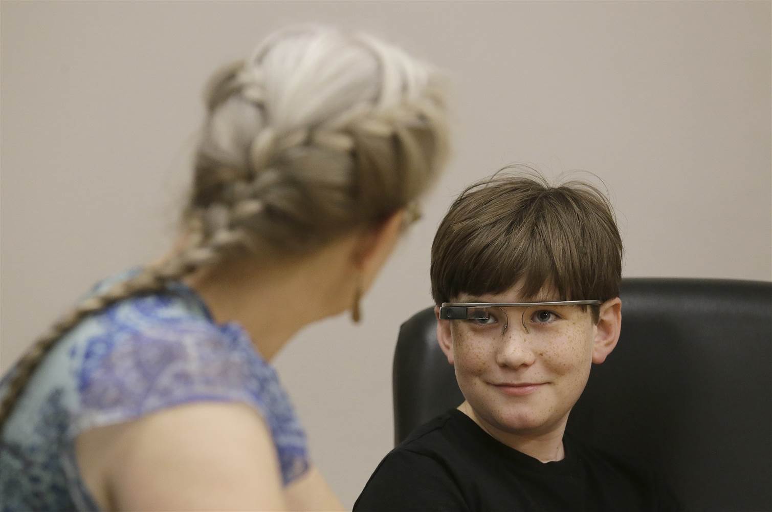 Μπορεί το Google Glass να βοηθήσει τα αυτιστικά παιδιά? 1 160622-autism-google-Glass-mdl_fc1e2896bbcbe61f36d7926cc281d548.nbcnews-ux-2880-1000