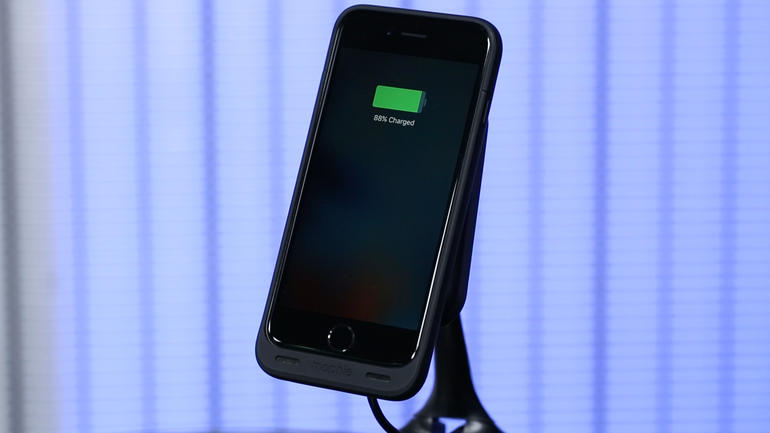 Mophie's new iPhone cases offer wireless charging 1 mophiecase-Mophie