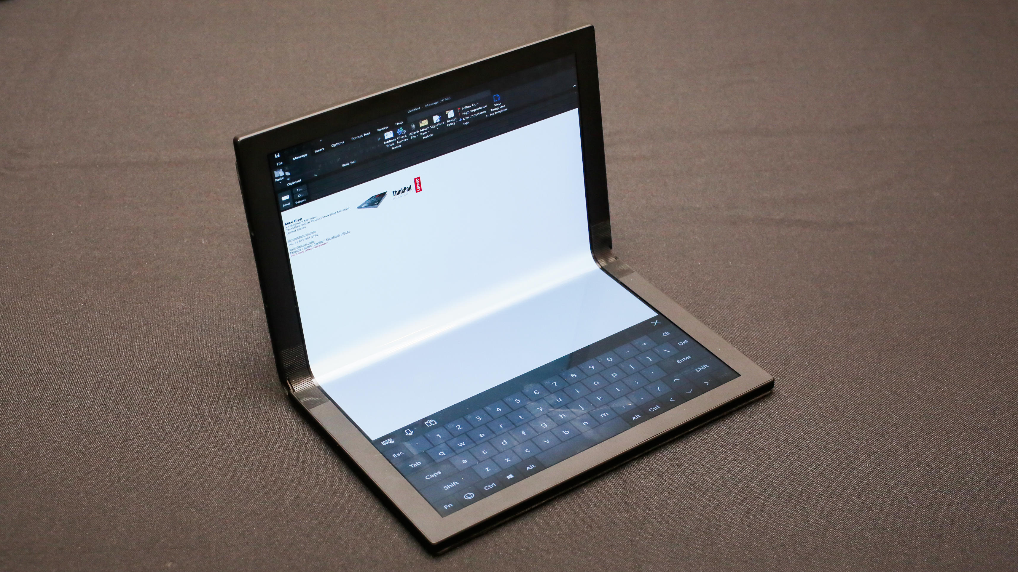 HP Spectre Fold: Το πιο λεπτό πτυσσόμενο PC 17 ιντσών 2 HP Spectre Fold